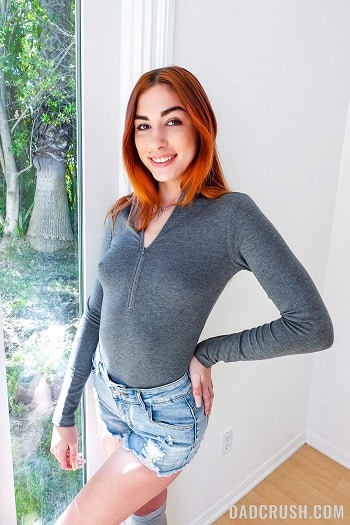 Sexy-redhead-teen-Delilah-Day-gets-exposed-by-stepdad-Calvin-Hardy_001