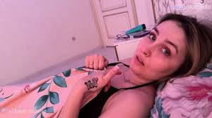 Alina Rai - hijastro durante un viaje familiar se folla a su madrastra sub