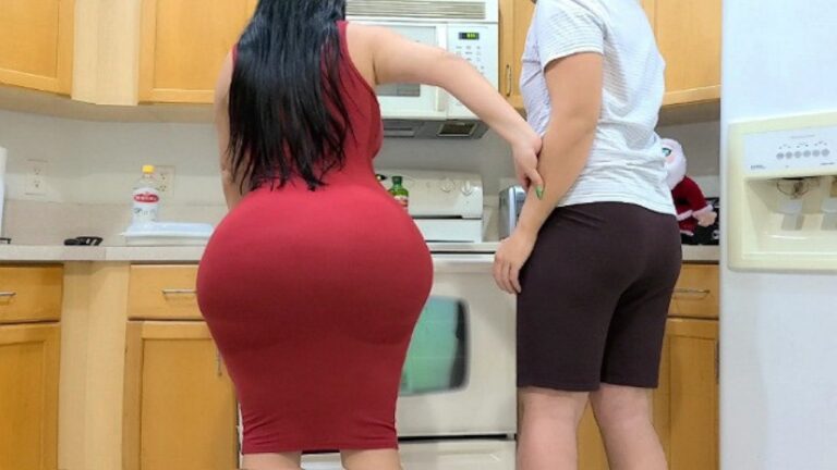 Crystal_lust - Madrastra de gran culo se folla a su hijastro en la cocina sub