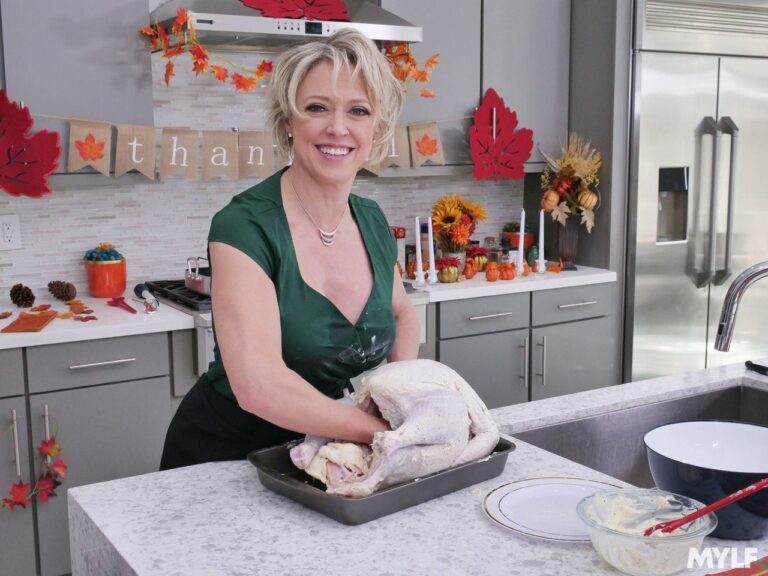 Dee Williams - Rellenando su coño de Acción de Gracias sub