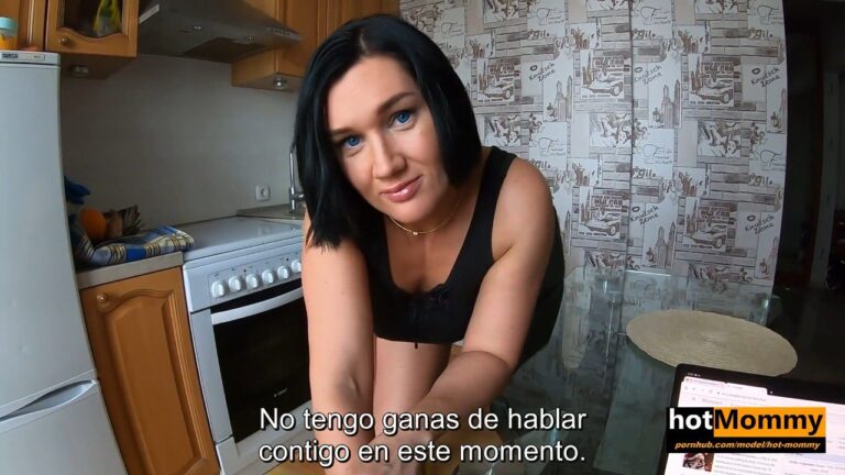 Hot Mommy - Madrastra me hizo jugar Verdad o Reto sub