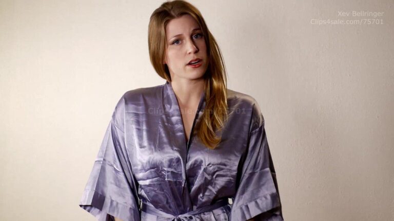 Xev Bellringer - Mamá te controla con los pechos sub