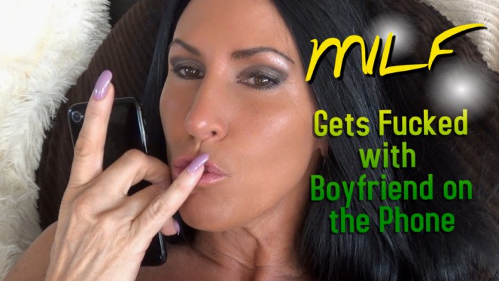 MILF Katie - MILF chupa, folla y tiene novios por teléfono