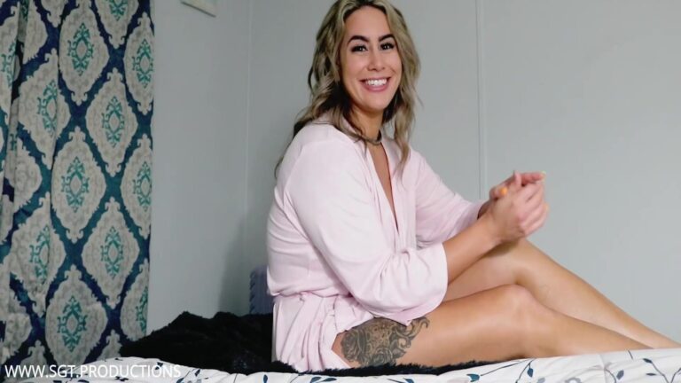 Misty Meaner - Compartiendo la cama con mi ardiente madrastra sub