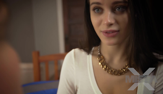Madre folla con su hijo virgen Lana Rhoades Madre folla con su hijo virgen Lana Rhoades