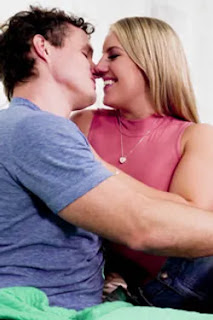 Reventando el culo de su novia - Candice Dare Reventando el culo de su novia - Candice Dare