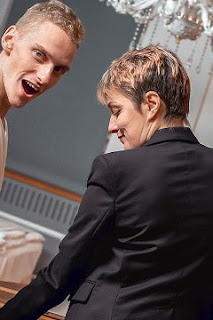 ¡Seduje a mi tutora para tener sexo justo en su apartamento!